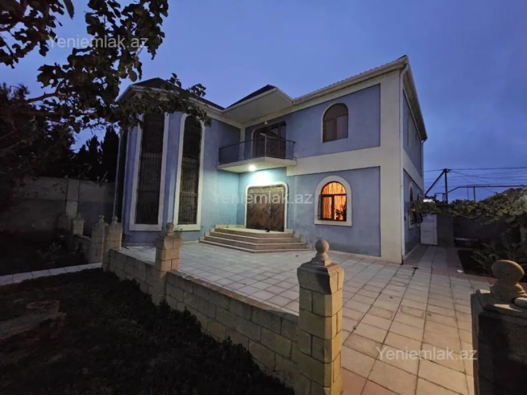 Satılır 5 otaqlı həyət evi 250 m²