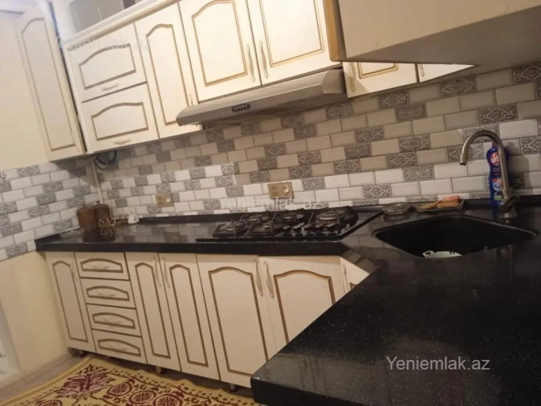 Satılır 2 otaqlı köhnə tikili 60 m²