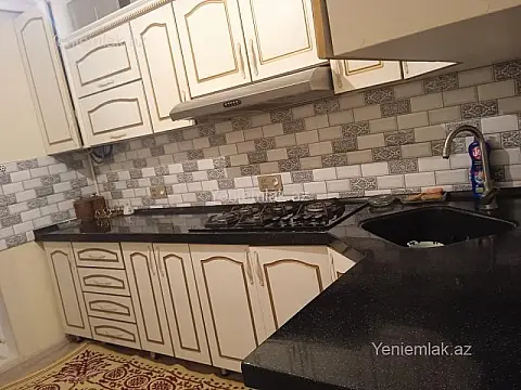 Satılır 2 otaqlı köhnə tikili 60 m²
