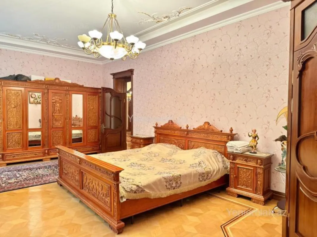 Satılır 16 otaqlı həyət evi 6000 m²