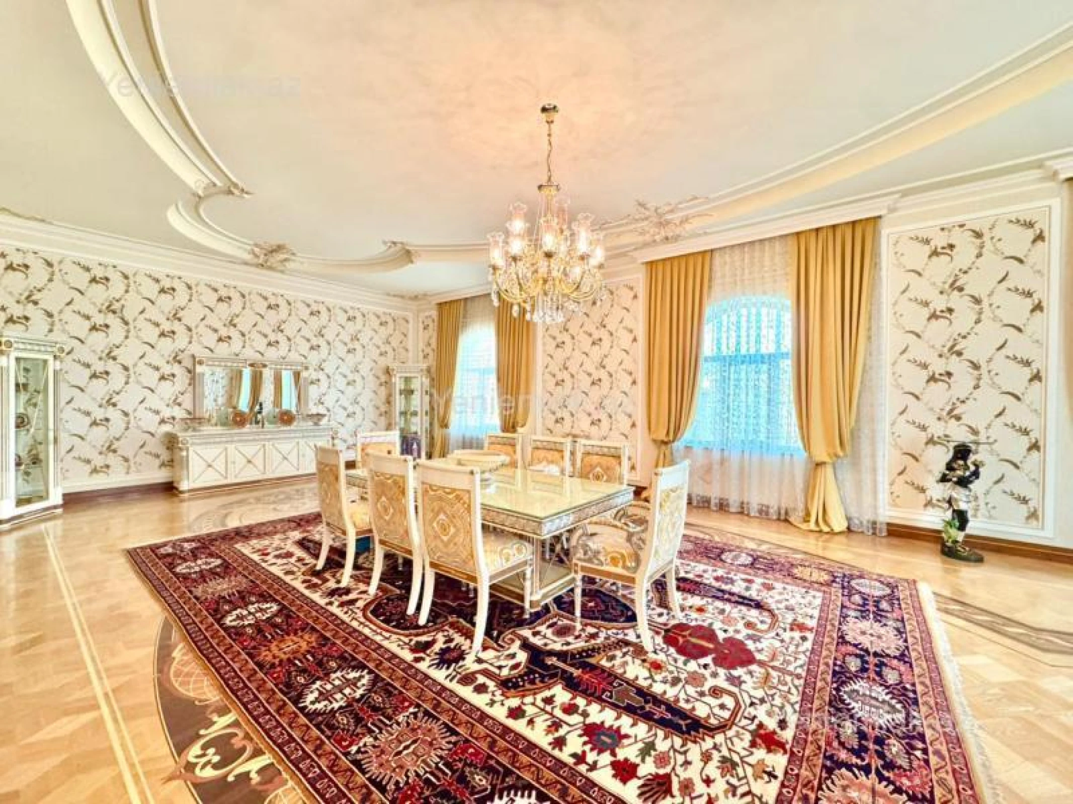 Satılır 16 otaqlı həyət evi 6000 m²