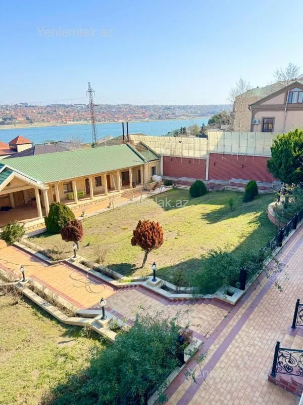 Satılır 16 otaqlı həyət evi 6000 m²
