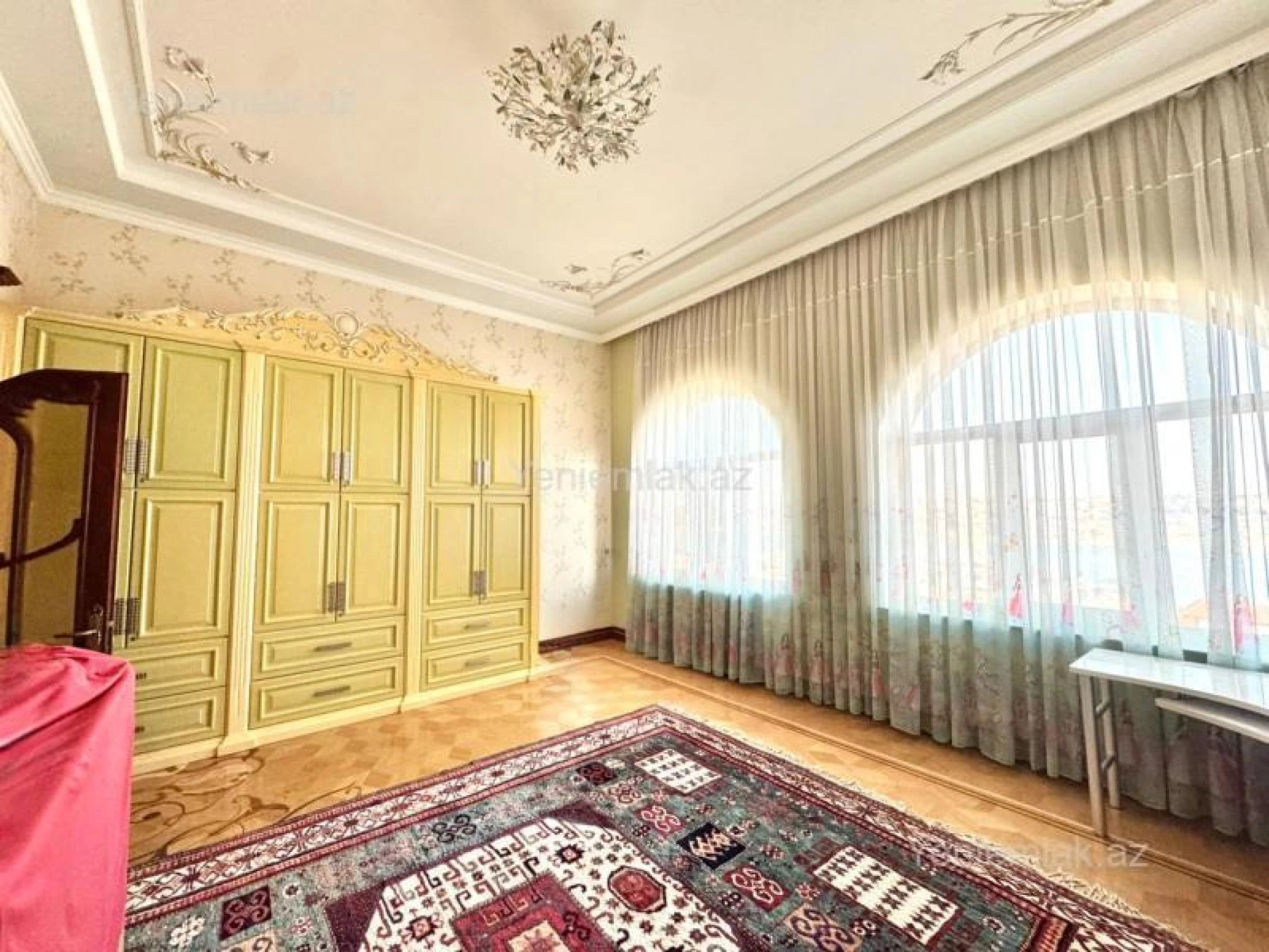 Satılır 16 otaqlı həyət evi 6000 m²