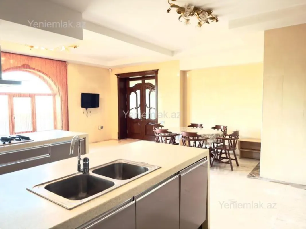 Satılır 16 otaqlı həyət evi 6000 m²