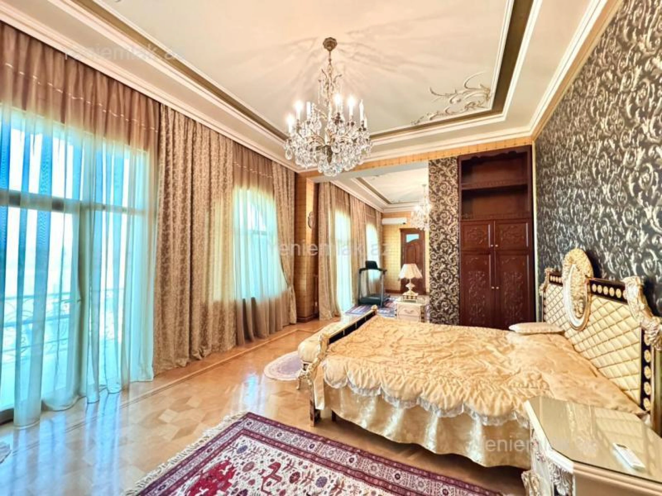 Satılır 16 otaqlı həyət evi 6000 m²