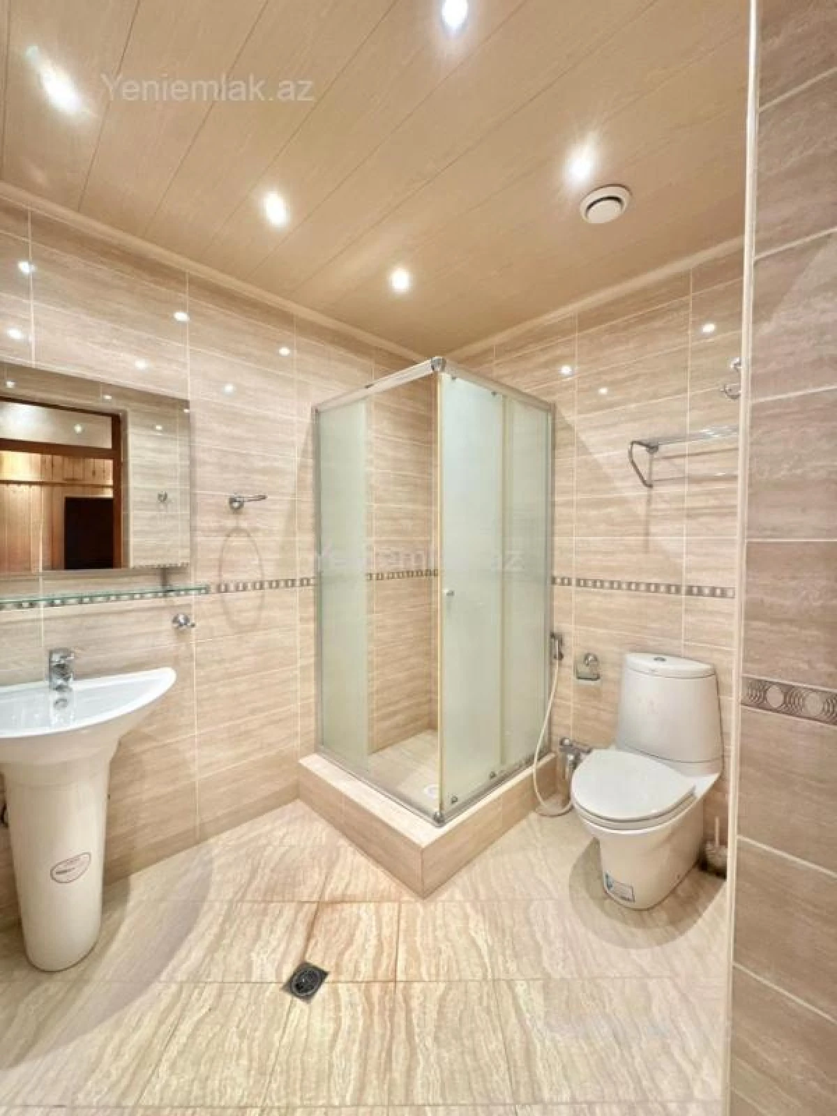 Satılır 16 otaqlı həyət evi 6000 m²