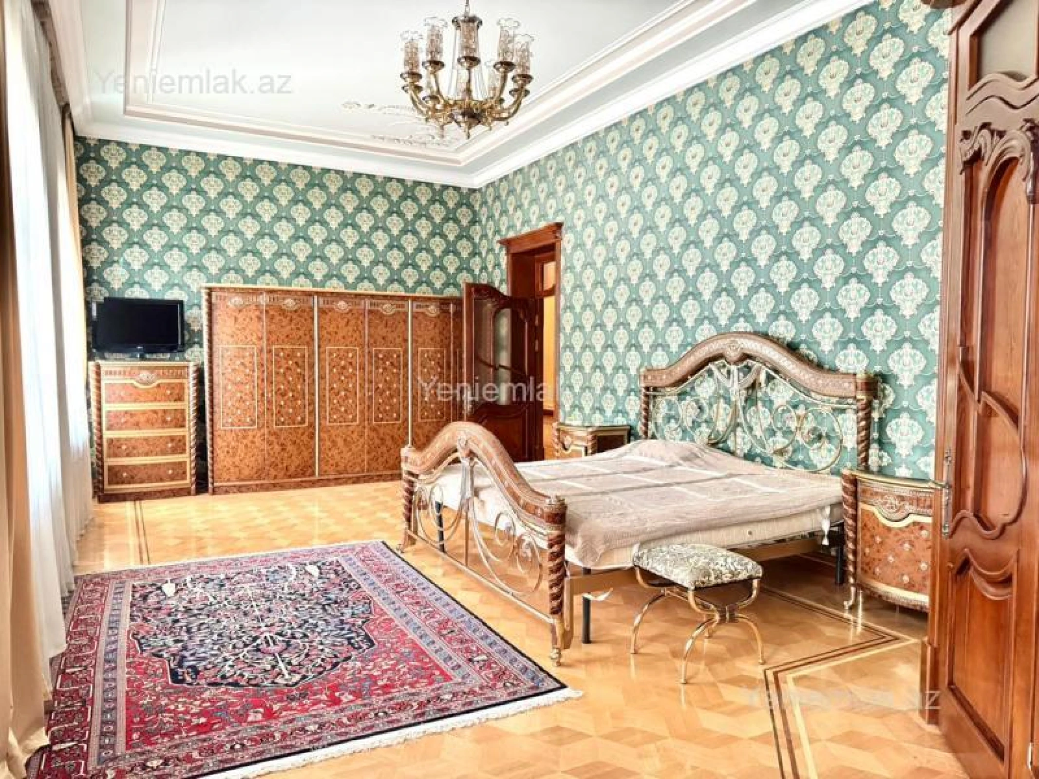 Satılır 16 otaqlı həyət evi 6000 m²