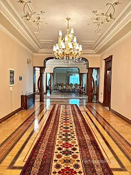 Satılır 16 otaqlı həyət evi 6000 m²