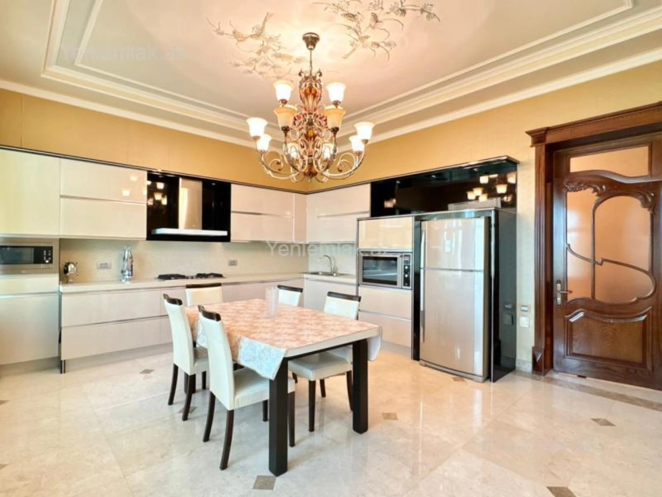 Satılır 16 otaqlı həyət evi 6000 m²