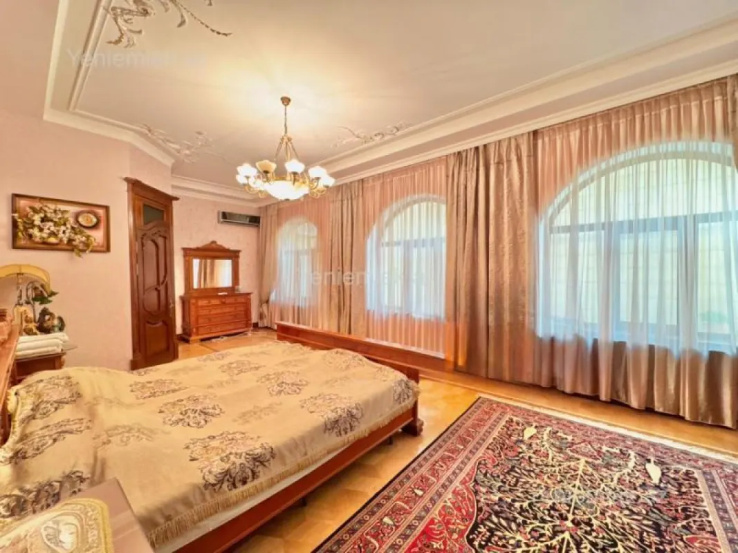 Satılır 16 otaqlı həyət evi 6000 m²