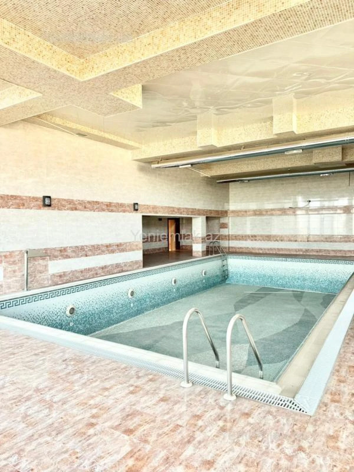 Satılır 16 otaqlı həyət evi 6000 m²