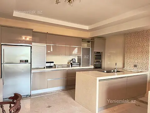 Satılır 16 otaqlı həyət evi 6000 m²