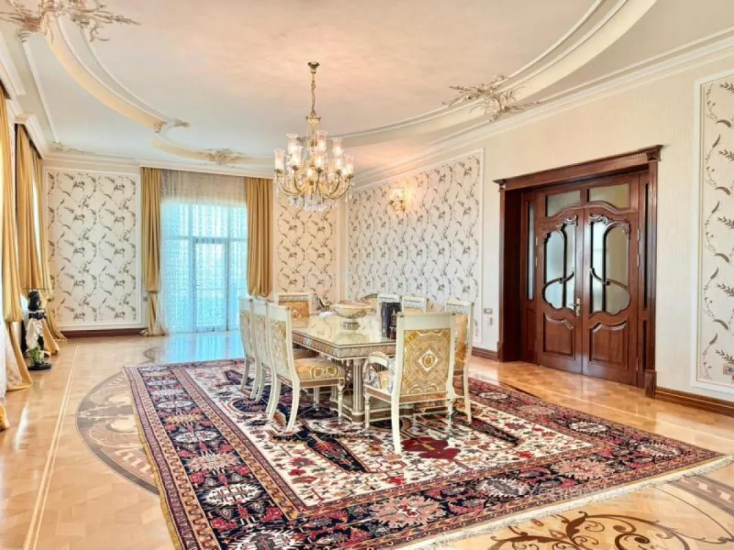 Satılır 16 otaqlı həyət evi 6000 m²