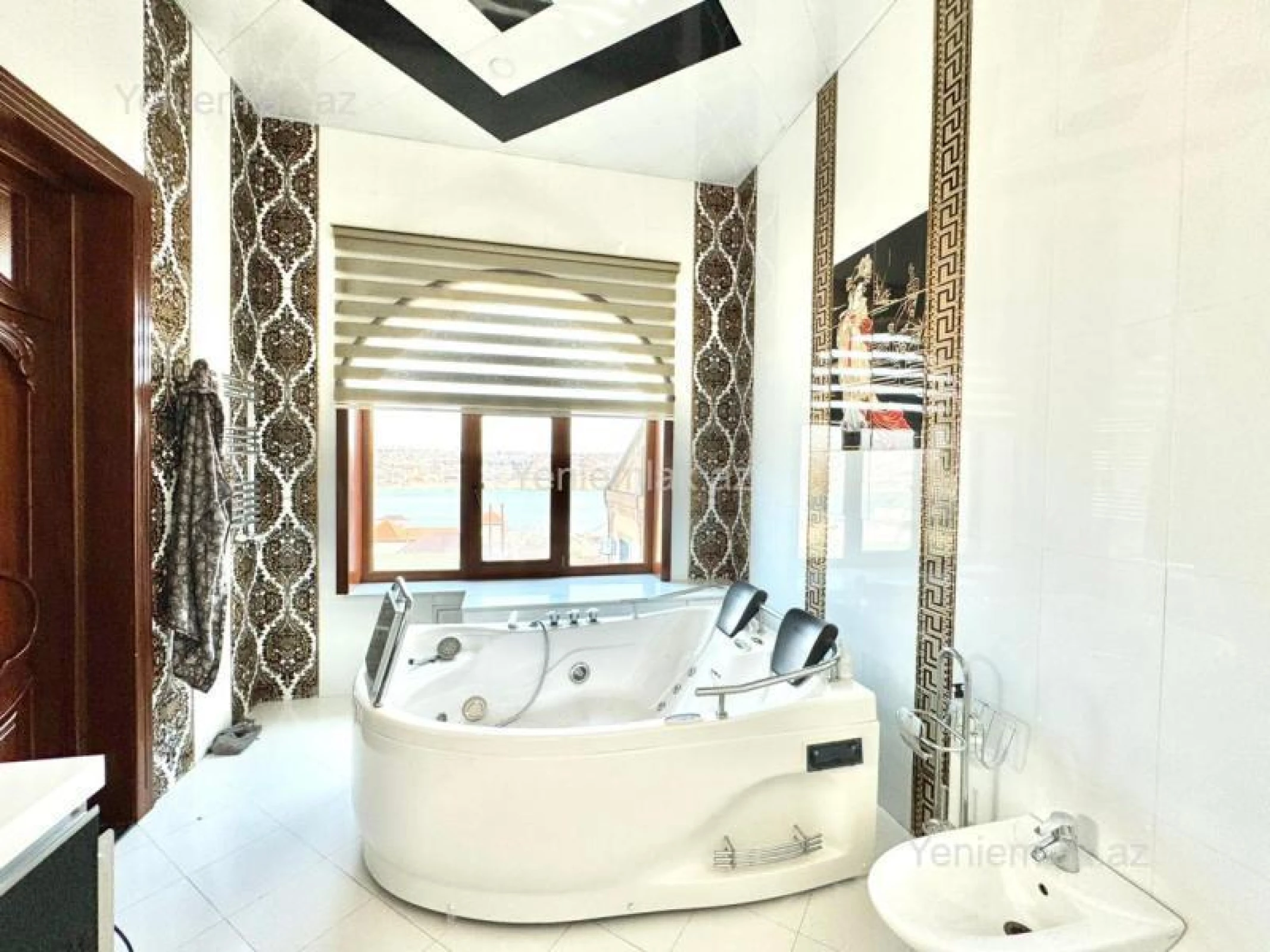 Satılır 16 otaqlı həyət evi 6000 m²