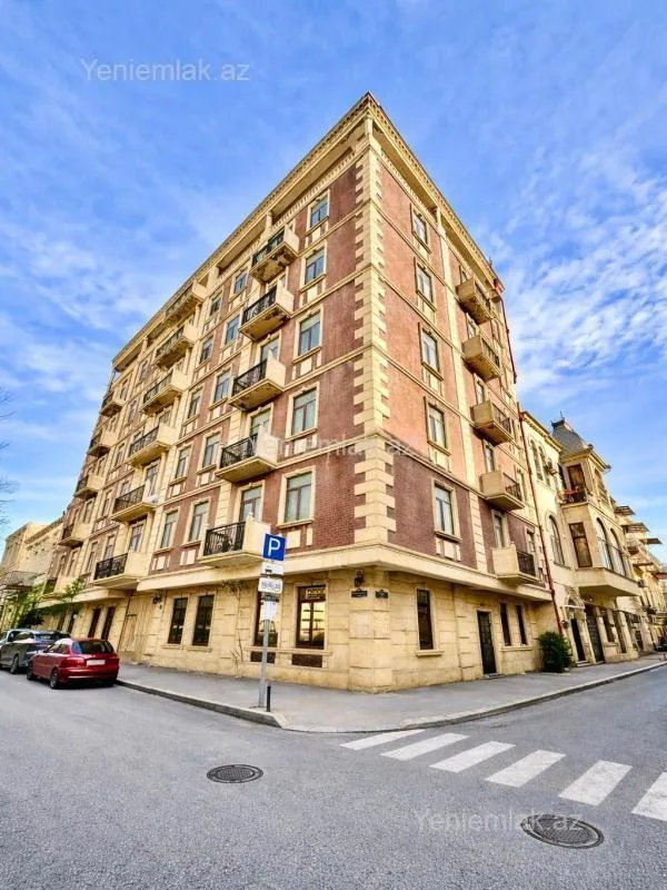 Satılır 16 otaqlı obyekt 2000 m²