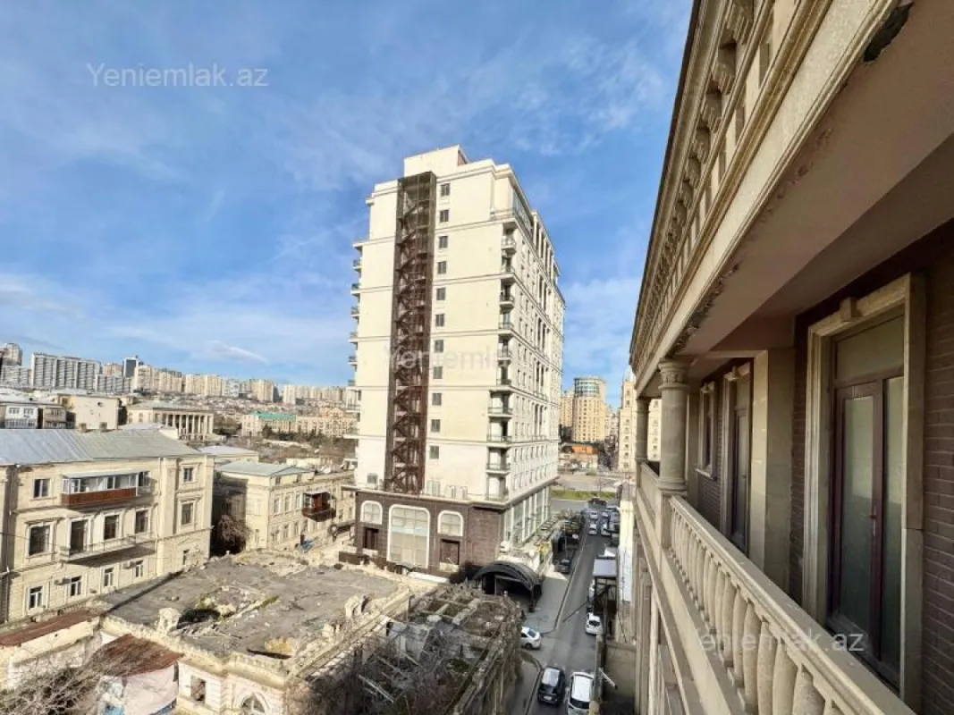 Satılır 16 otaqlı obyekt 2000 m²