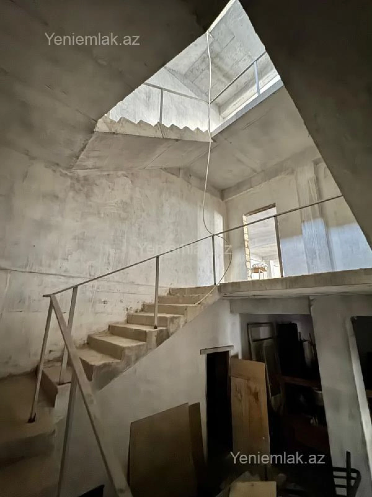 Satılır 16 otaqlı obyekt 2000 m²