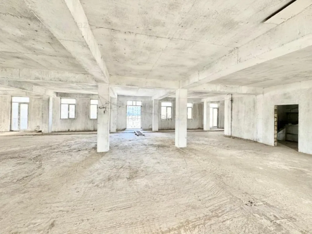Satılır 16 otaqlı obyekt 2000 m²