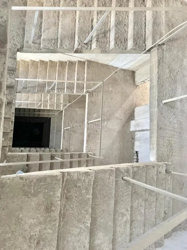 Satılır 16 otaqlı obyekt 2000 m²