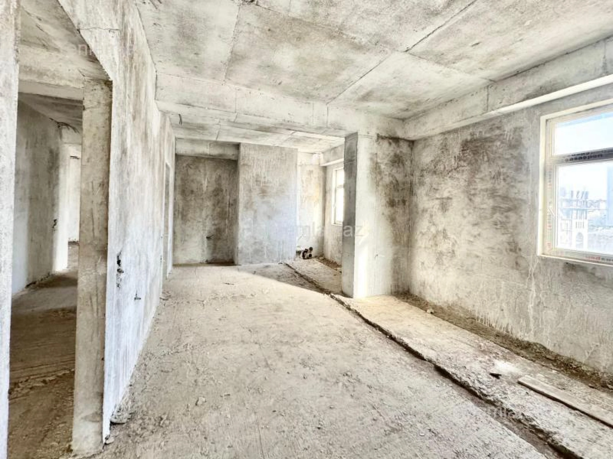 Satılır 16 otaqlı obyekt 2000 m²