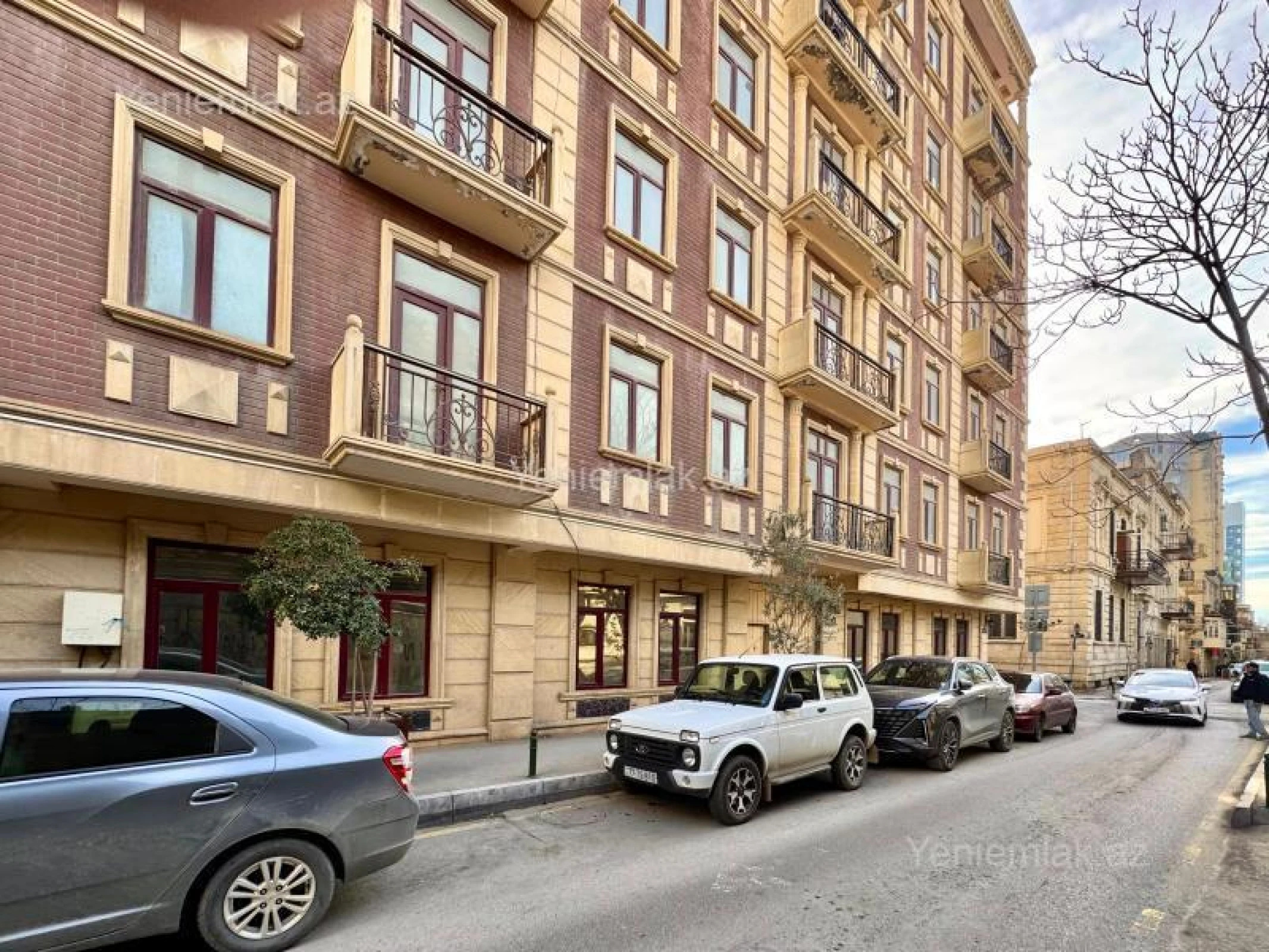 Satılır 16 otaqlı obyekt 2000 m²