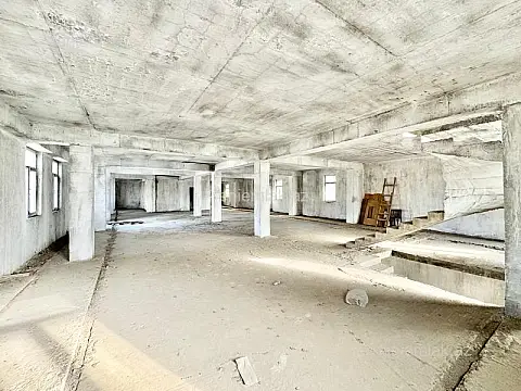 Satılır 16 otaqlı obyekt 2000 m²