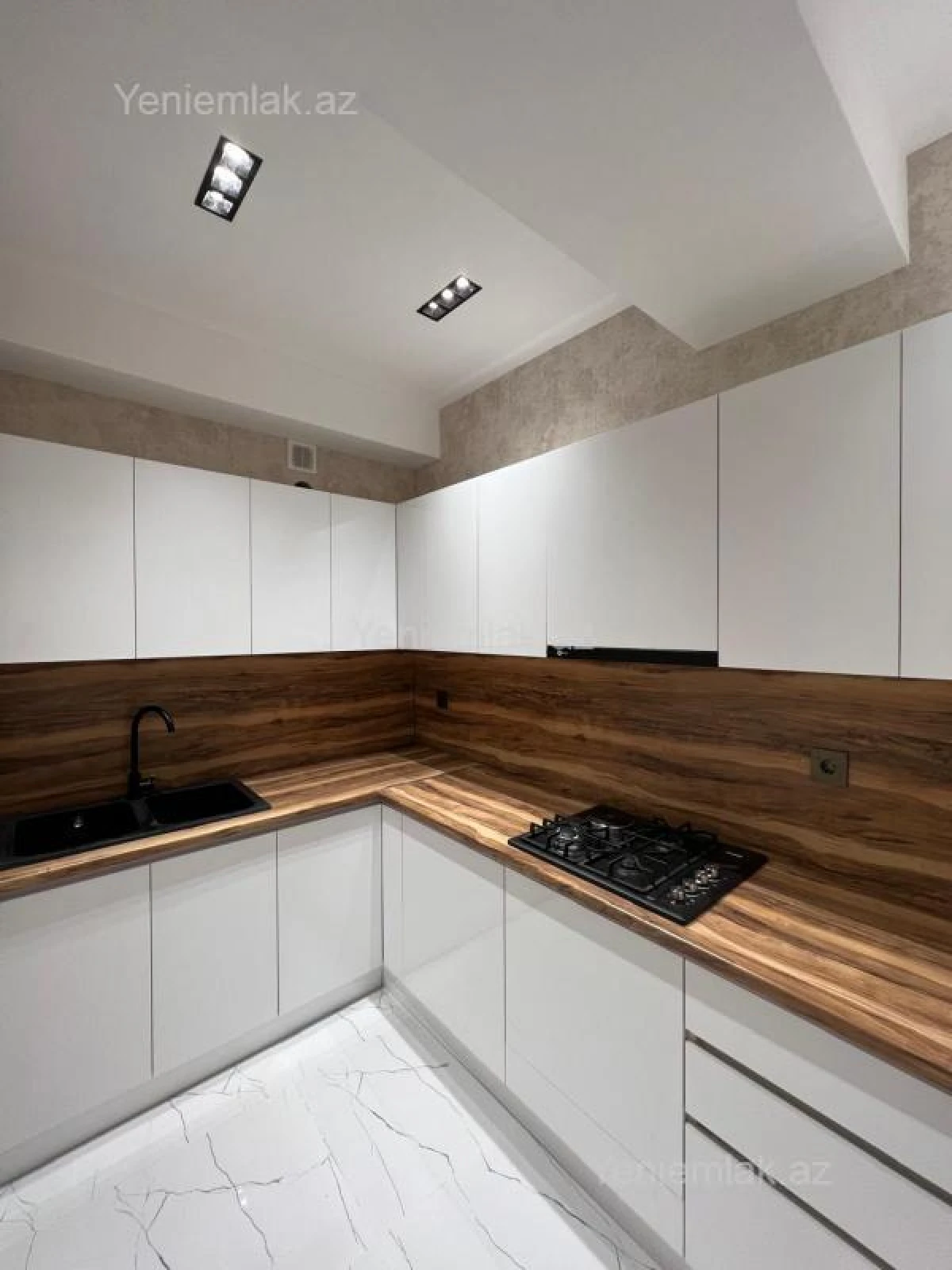 Satılır 3 otaqlı yeni tikili 82 m²