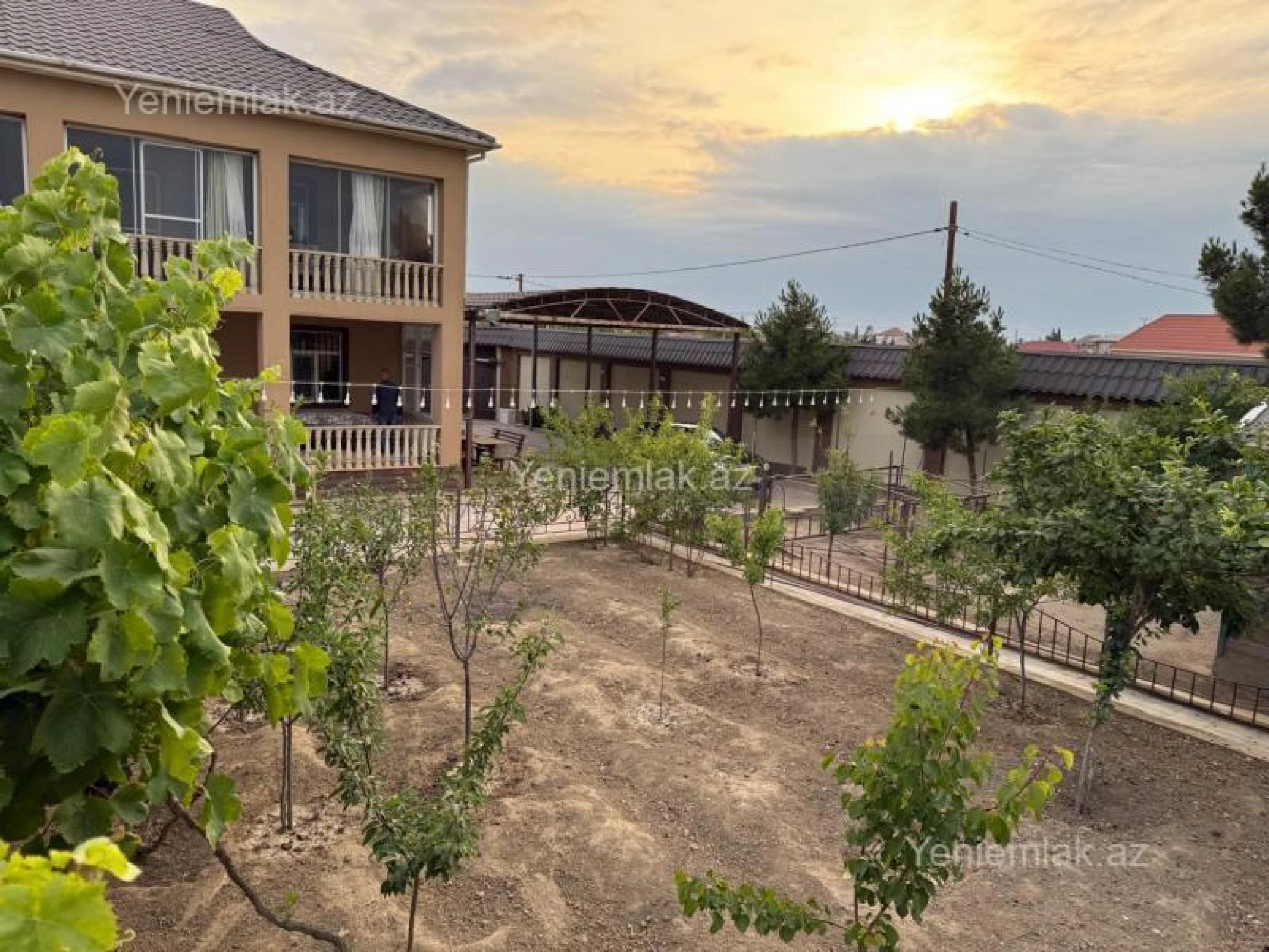 Satılır 4 otaqlı həyət evi 120 m²