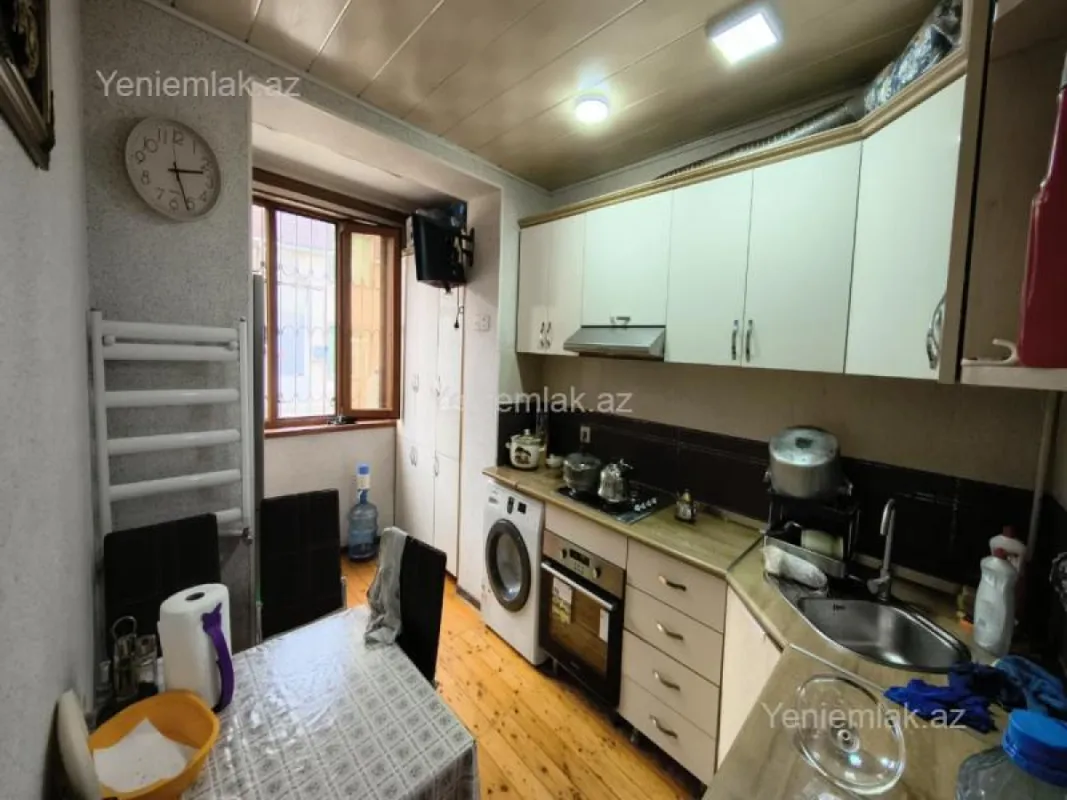Satılır 2 otaqlı köhnə tikili 60 m²