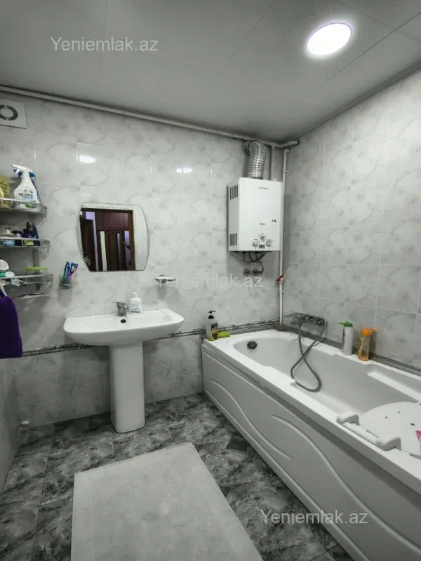 Satılır 2 otaqlı köhnə tikili 60 m²