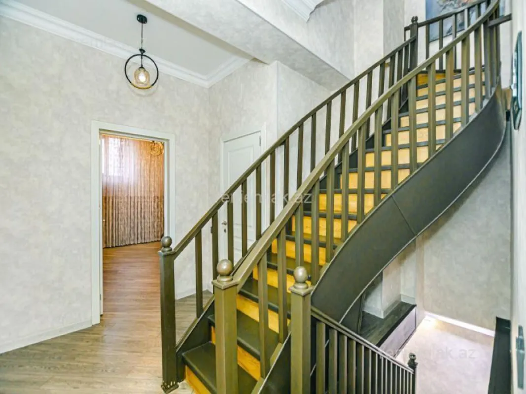 Satılır 7 otaqlı yeni tikili 210 m²