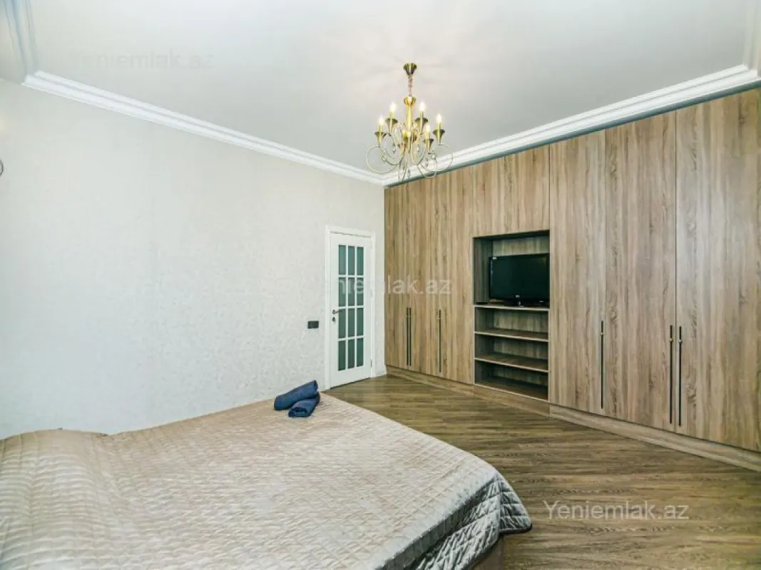 Satılır 7 otaqlı yeni tikili 210 m²