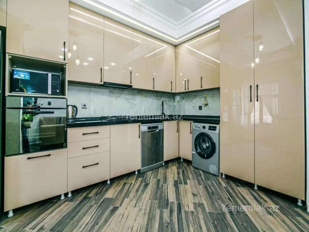 Satılır 7 otaqlı yeni tikili 210 m²