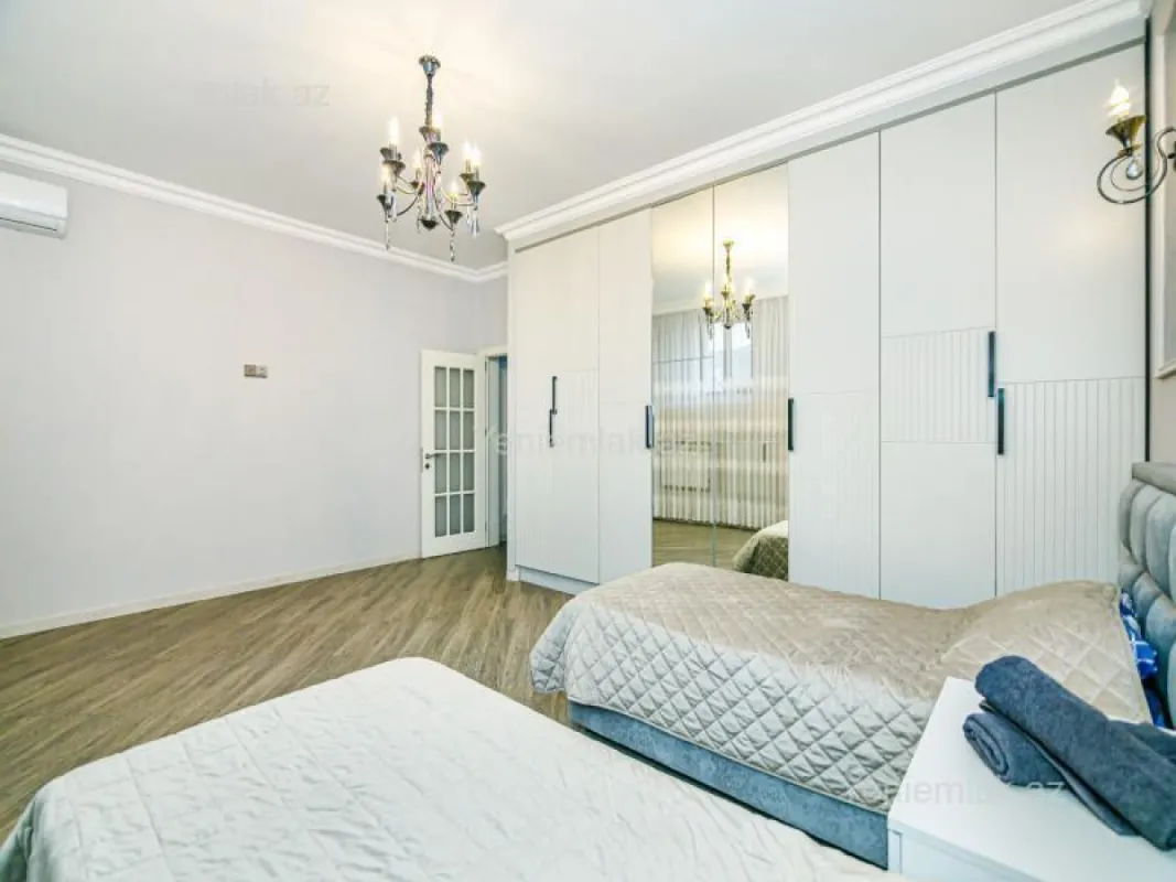 Satılır 7 otaqlı yeni tikili 210 m²