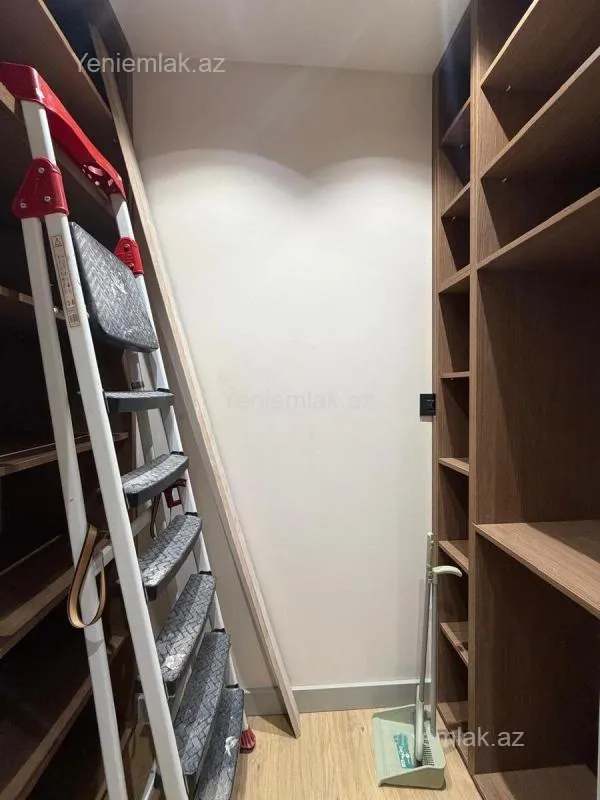 Satılır 3 otaqlı yeni tikili 140 m²