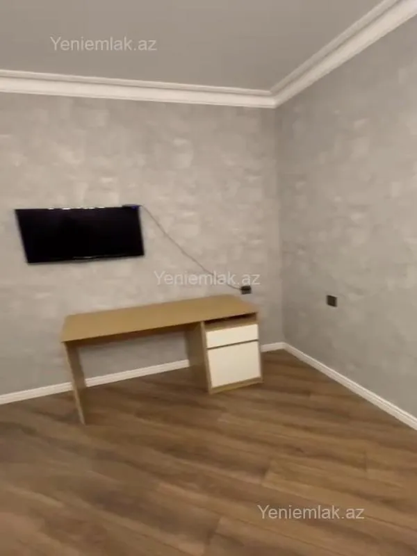 Satılır 4 otaqlı köhnə tikili 120 m²