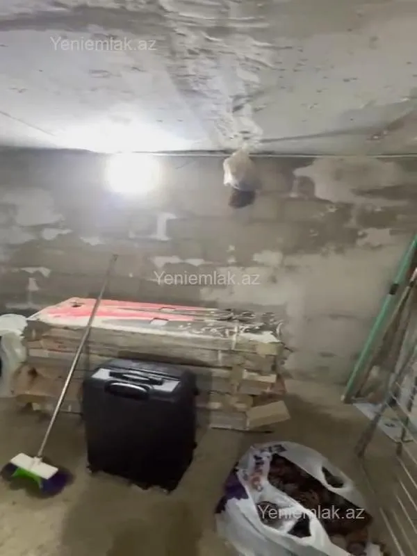 Satılır 4 otaqlı köhnə tikili 120 m²