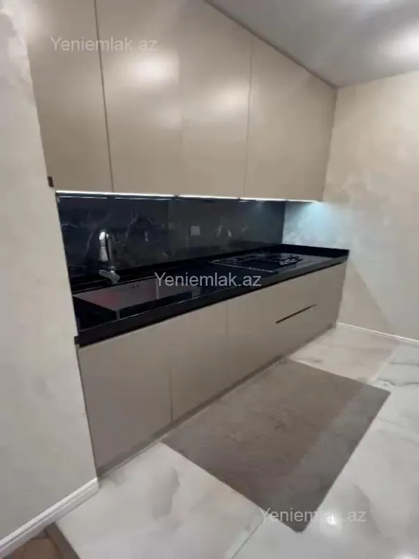 Satılır 4 otaqlı köhnə tikili 120 m²