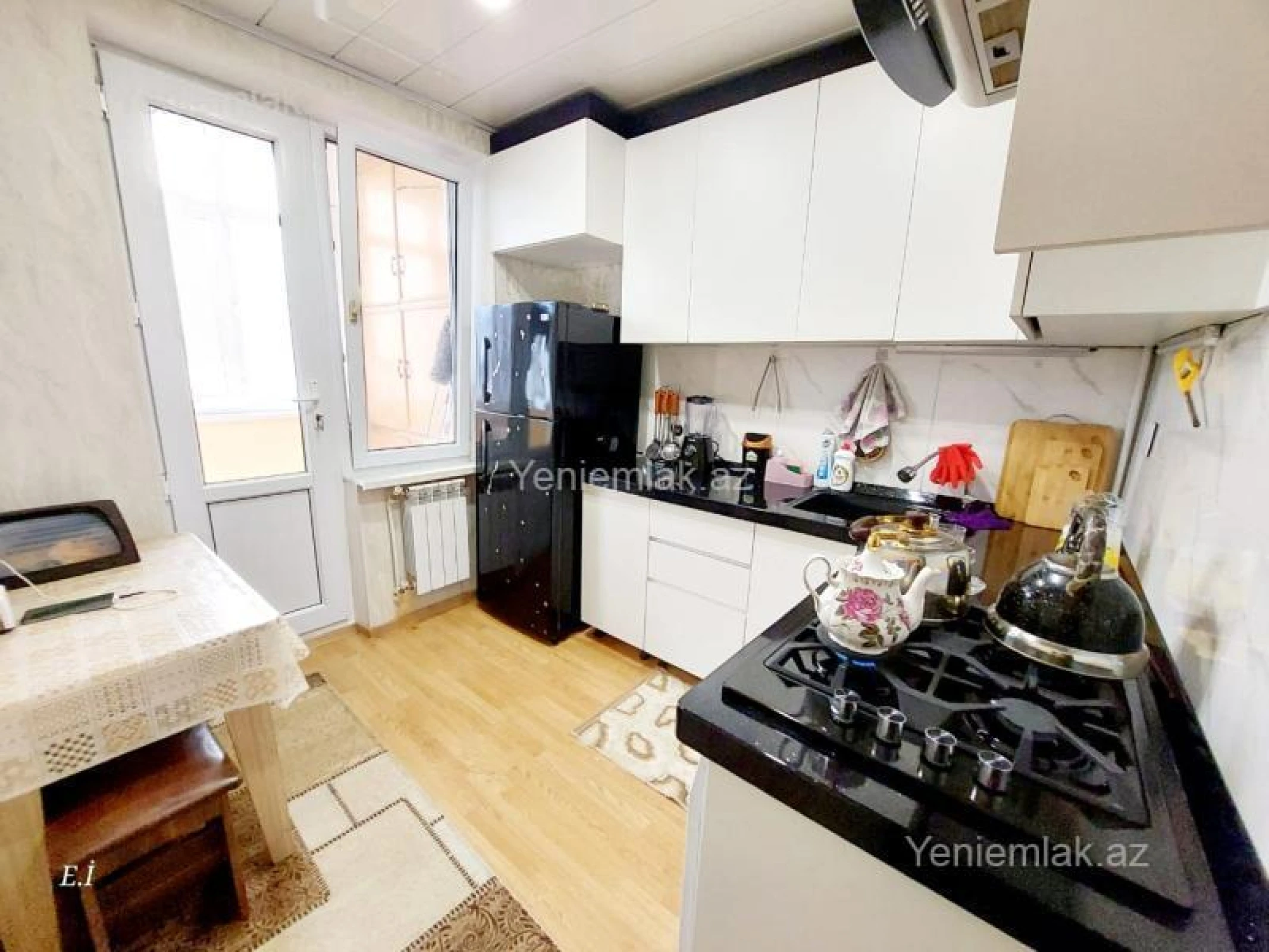 Satılır 3 otaqlı köhnə tikili 72 m²