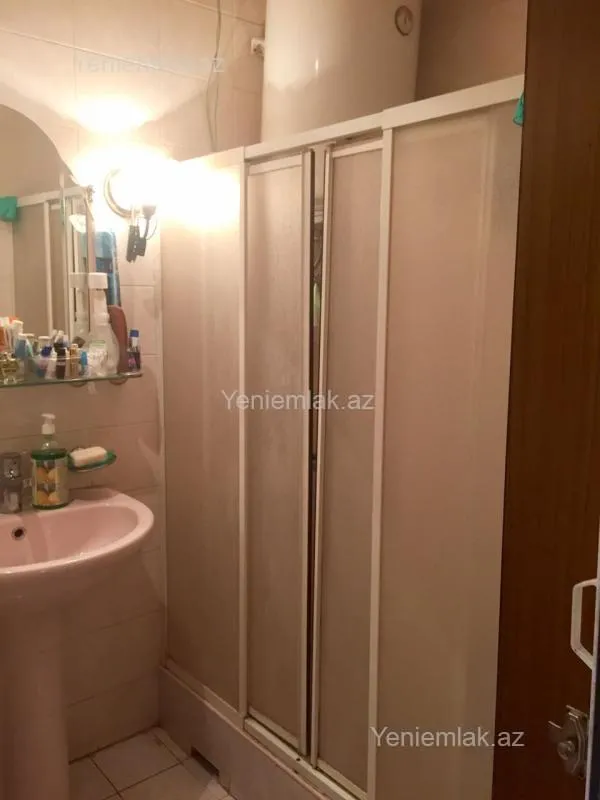 Satılır 2 otaqlı köhnə tikili 55 m²