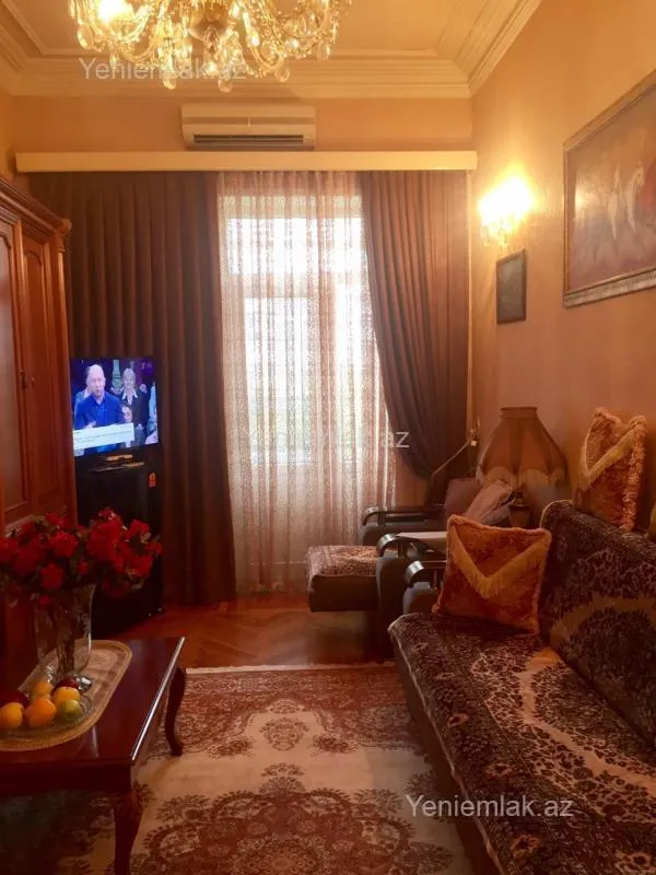 Satılır 2 otaqlı köhnə tikili 55 m²