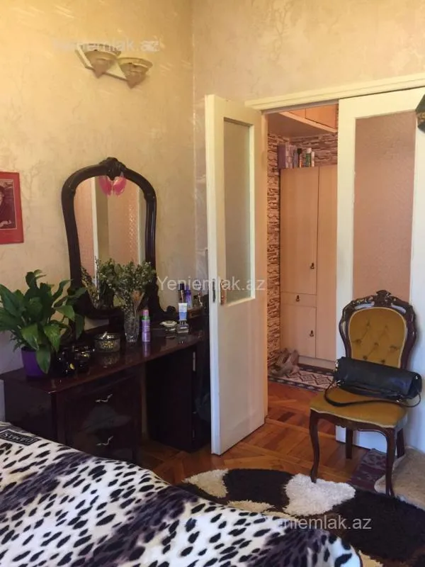 Satılır 2 otaqlı köhnə tikili 55 m²