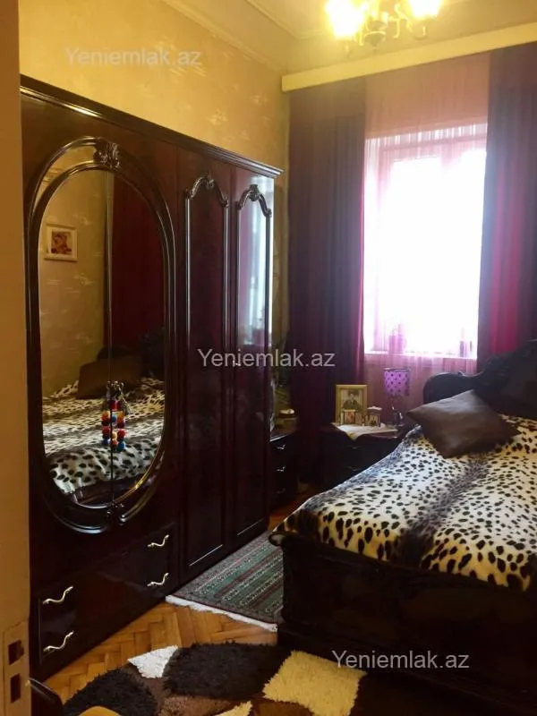 Satılır 2 otaqlı köhnə tikili 55 m²