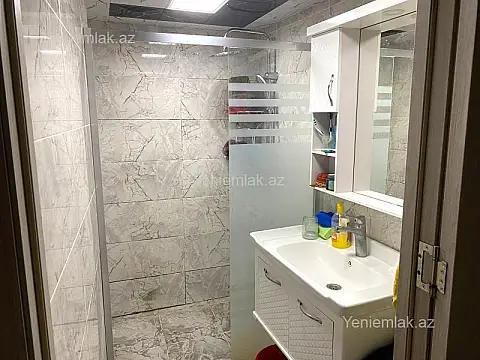 Satılır 3 otaqlı köhnə tikili 90 m²