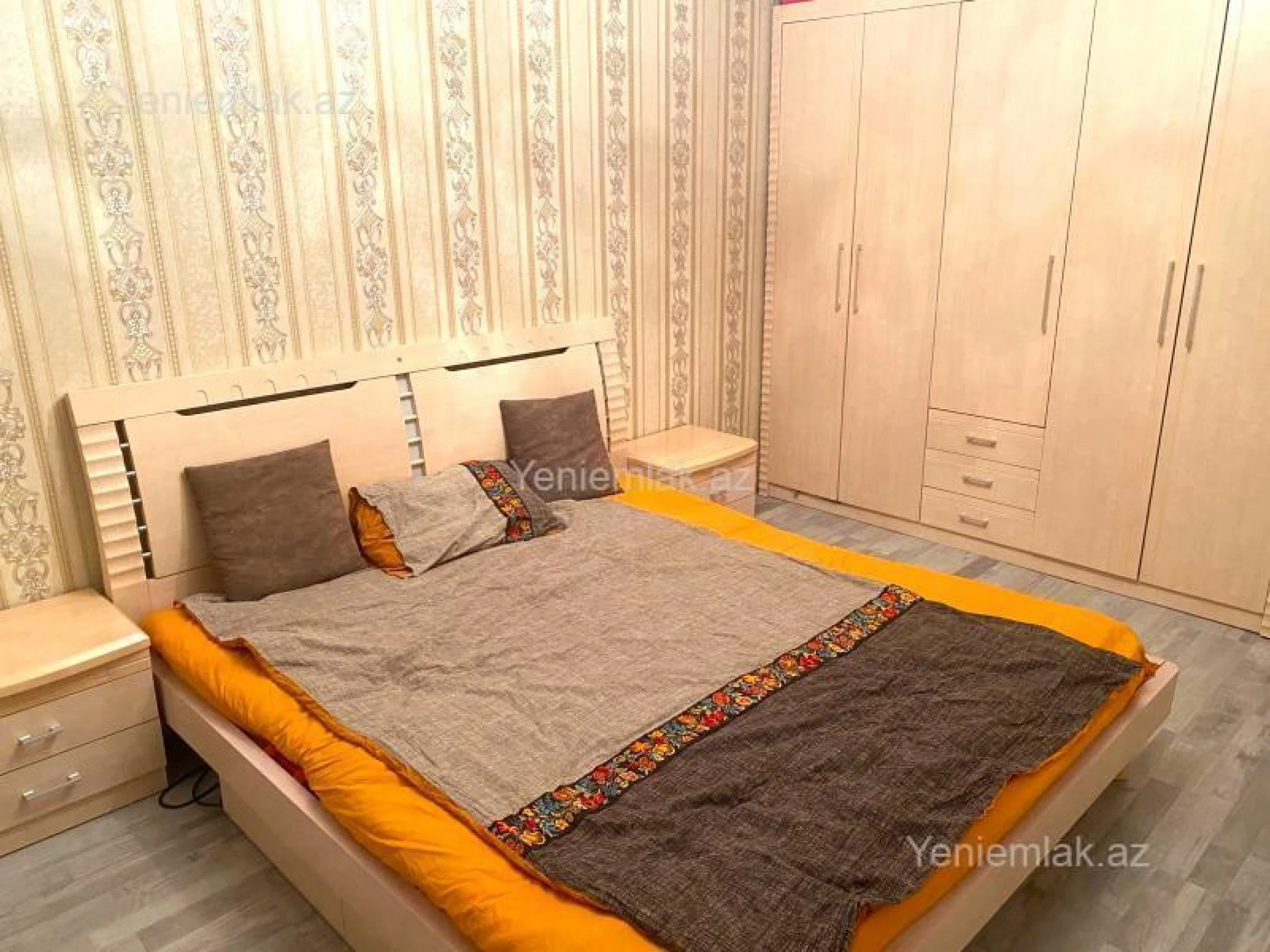 Satılır 3 otaqlı köhnə tikili 90 m²