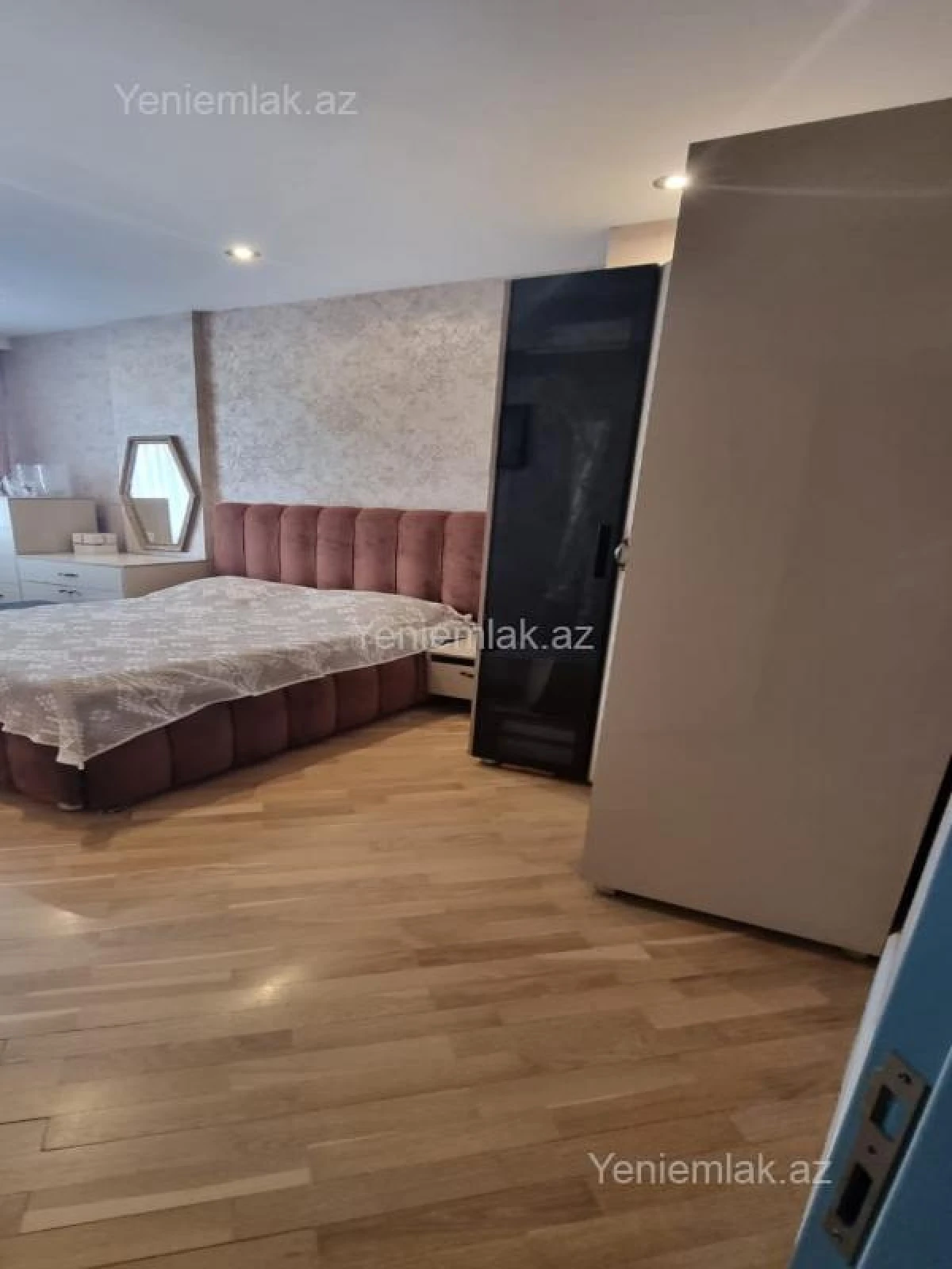 Satılır 3 otaqlı yeni tikili 110 m²