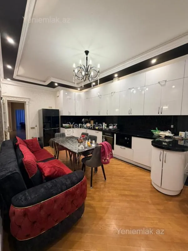 Satılır 3 otaqlı yeni tikili 135 m²