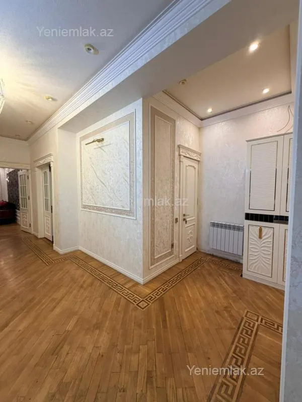 Satılır 3 otaqlı yeni tikili 135 m²