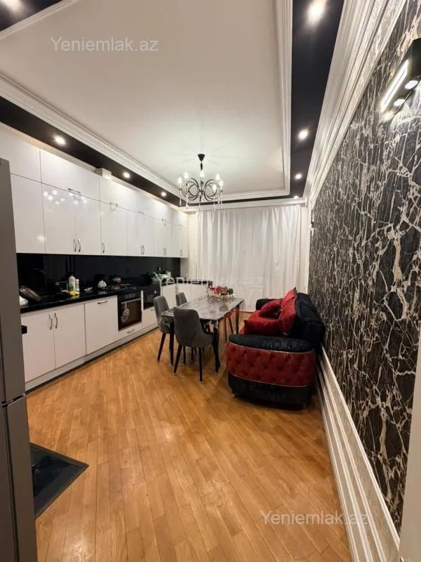 Satılır 3 otaqlı yeni tikili 135 m²
