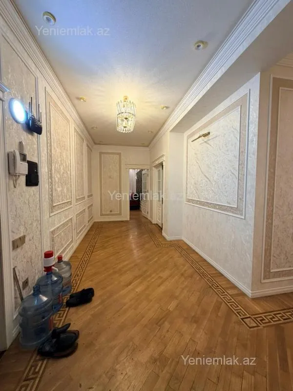 Satılır 3 otaqlı yeni tikili 135 m²